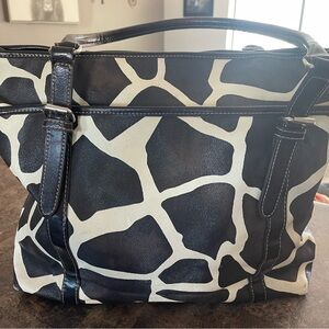 Nine & Co. Brown and White Giraffe-Pattern Tote